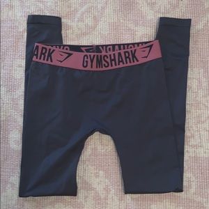 Gym shark leggings